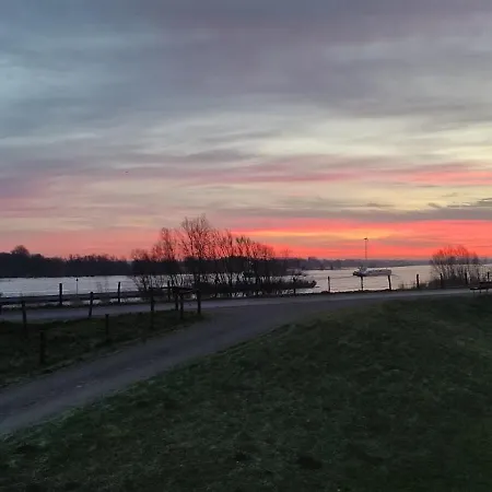 Rheinufer Apartmán *